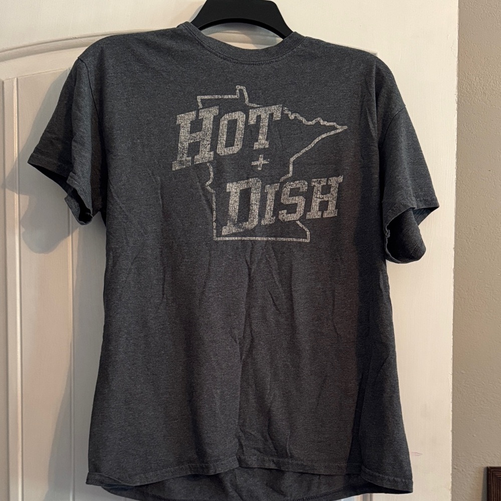 Minnesota‎ Gray Graphic T-Shirt with 'Hot Dish' Print